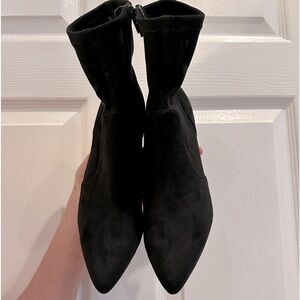 BRAND NEW STEVE MADDEN MAIN BOOTIE SUEDE